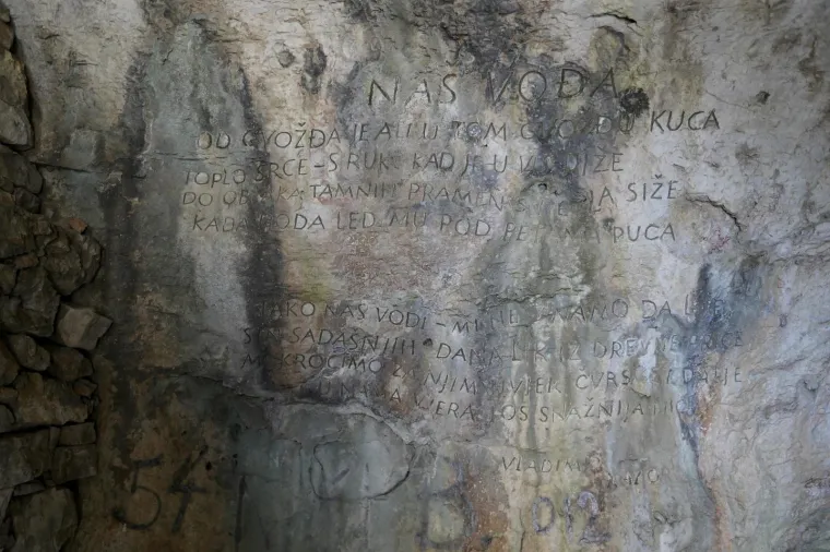 Tajne biv&scaron;e Jugoslavije: Zavirite u labirint podzemnih vojnih tunela na Visu i Titovu &scaron;pilju