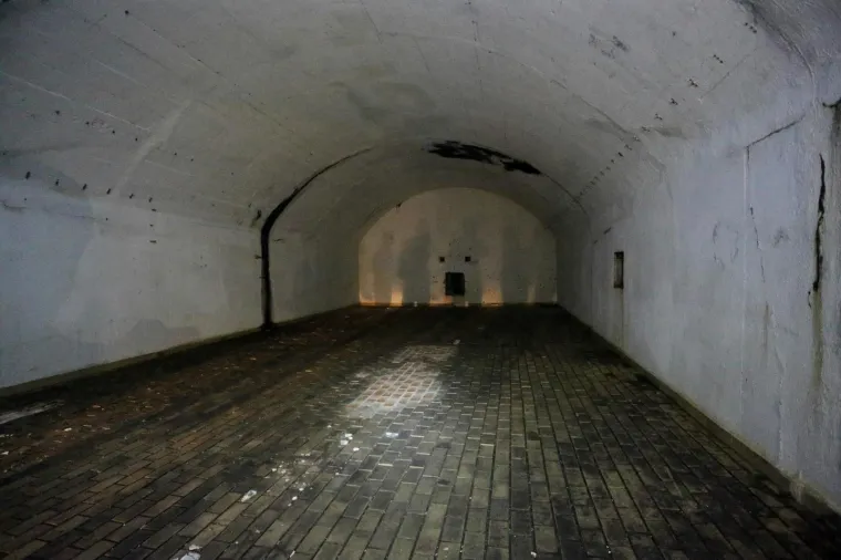 Tajne biv&scaron;e Jugoslavije: Zavirite u labirint podzemnih vojnih tunela na Visu i Titovu &scaron;pilju