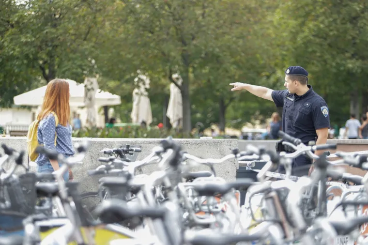 Dojava o bombi u samom sredi&scaron;tu Zagreba: Policija evakuirala poznati trgovački centar!