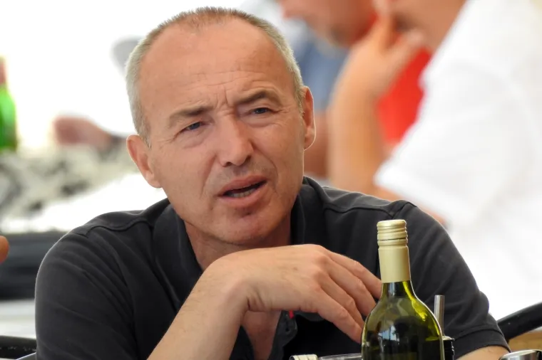 LJE&Scaron;KARENJE NA KATAMARANU I UŽIVANJE U KONOBI: Krstičević stigao na Vis, počeo mu je godi&scaron;nji