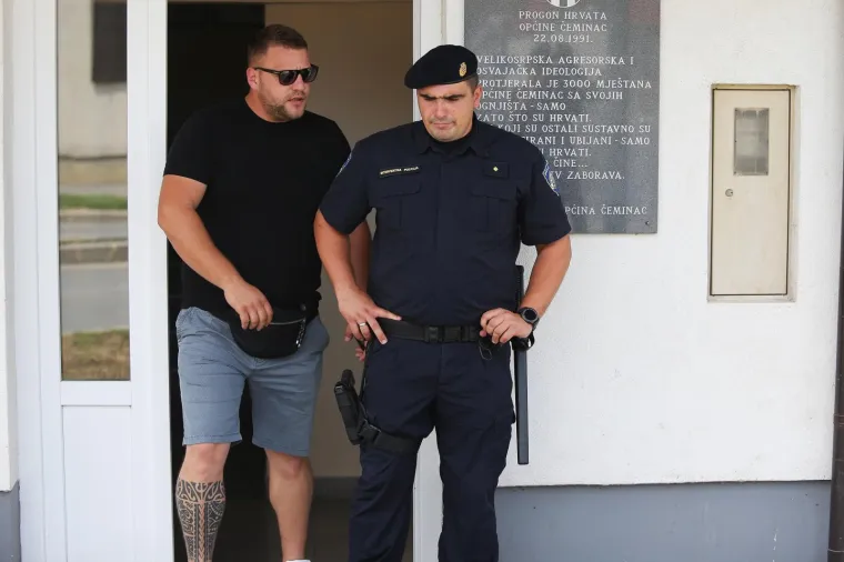 Velika policijska akcija: Upali u Općinu. Traže načelnika i njegove sinove!