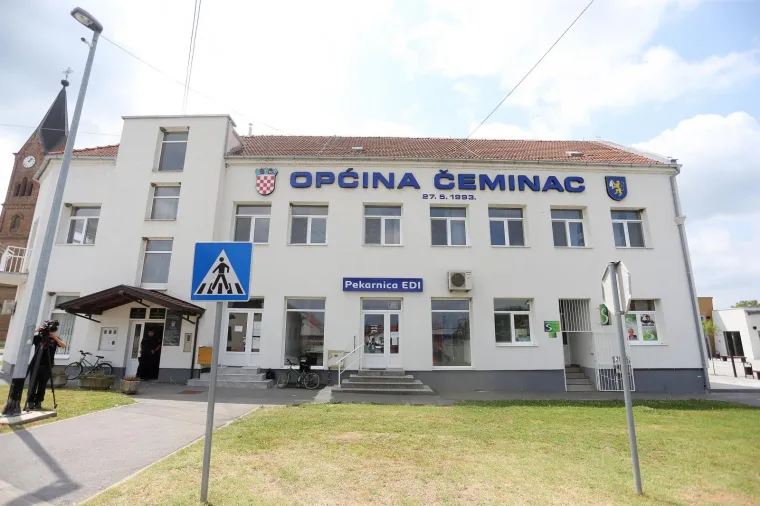 Velika policijska akcija: Upali u Općinu. Traže načelnika i njegove sinove!
