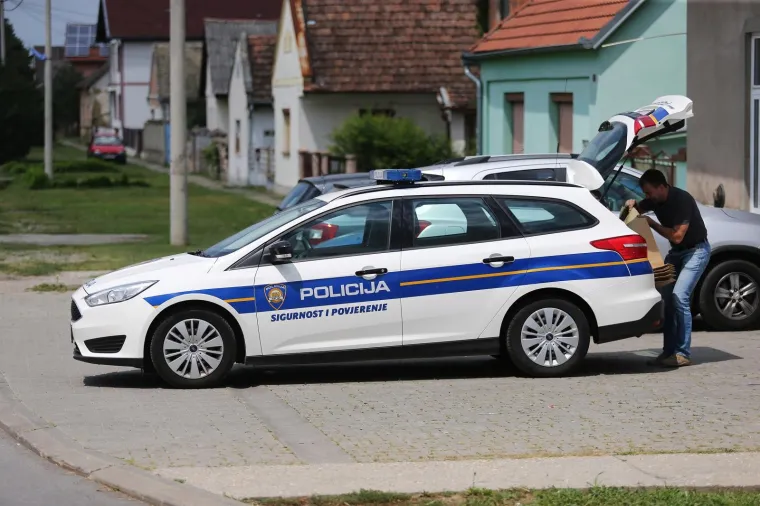 Velika policijska akcija: Upali u Općinu. Traže načelnika i njegove sinove!