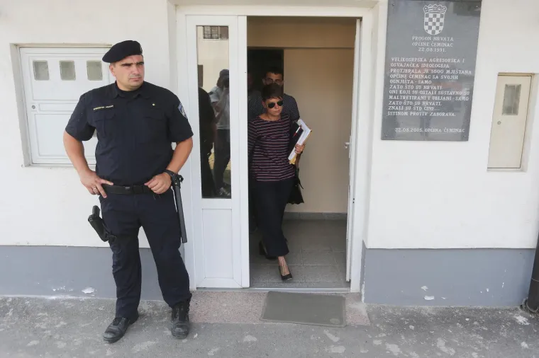 Velika policijska akcija: Upali u Općinu. Traže načelnika i njegove sinove!