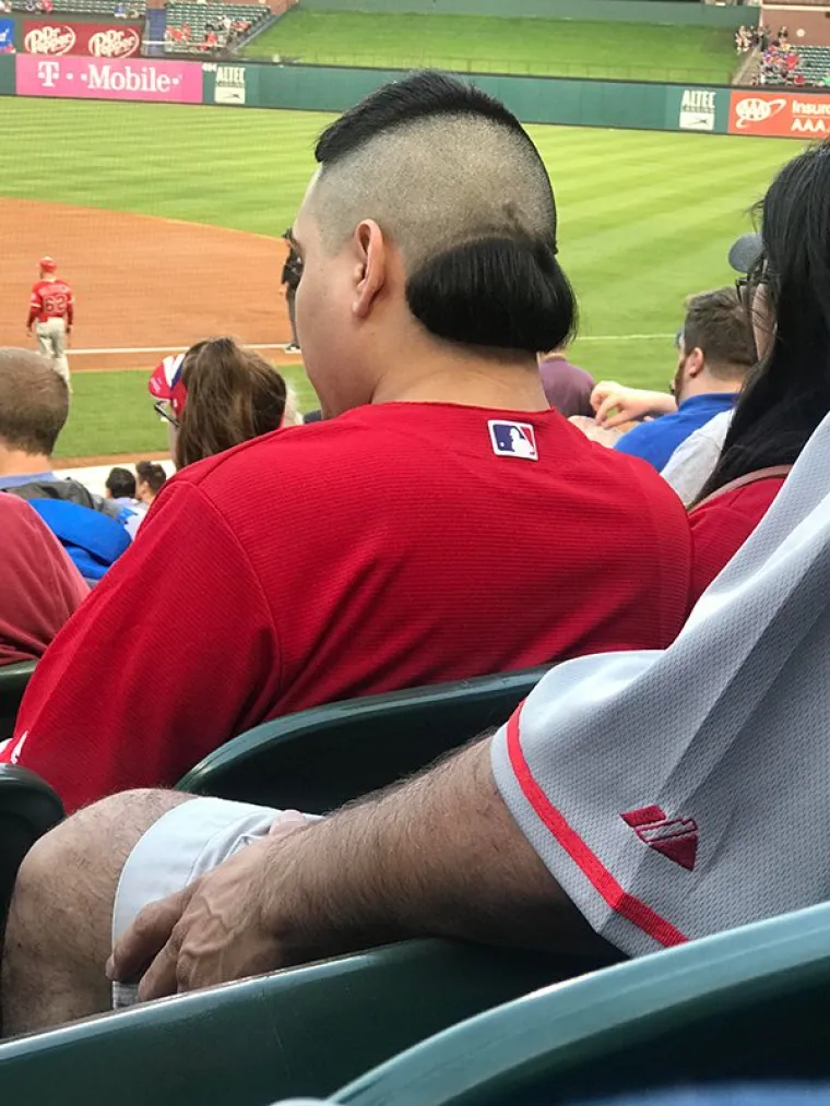 NJIHOVI FRIZERI ZASLUŽUJU ZATVORSKU KAZNU: Obećavamo, ovo su najgore frizure koje ste ikada vidjeli