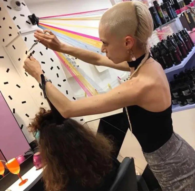 NJIHOVI FRIZERI ZASLUŽUJU ZATVORSKU KAZNU: Obećavamo, ovo su najgore frizure koje ste ikada vidjeli