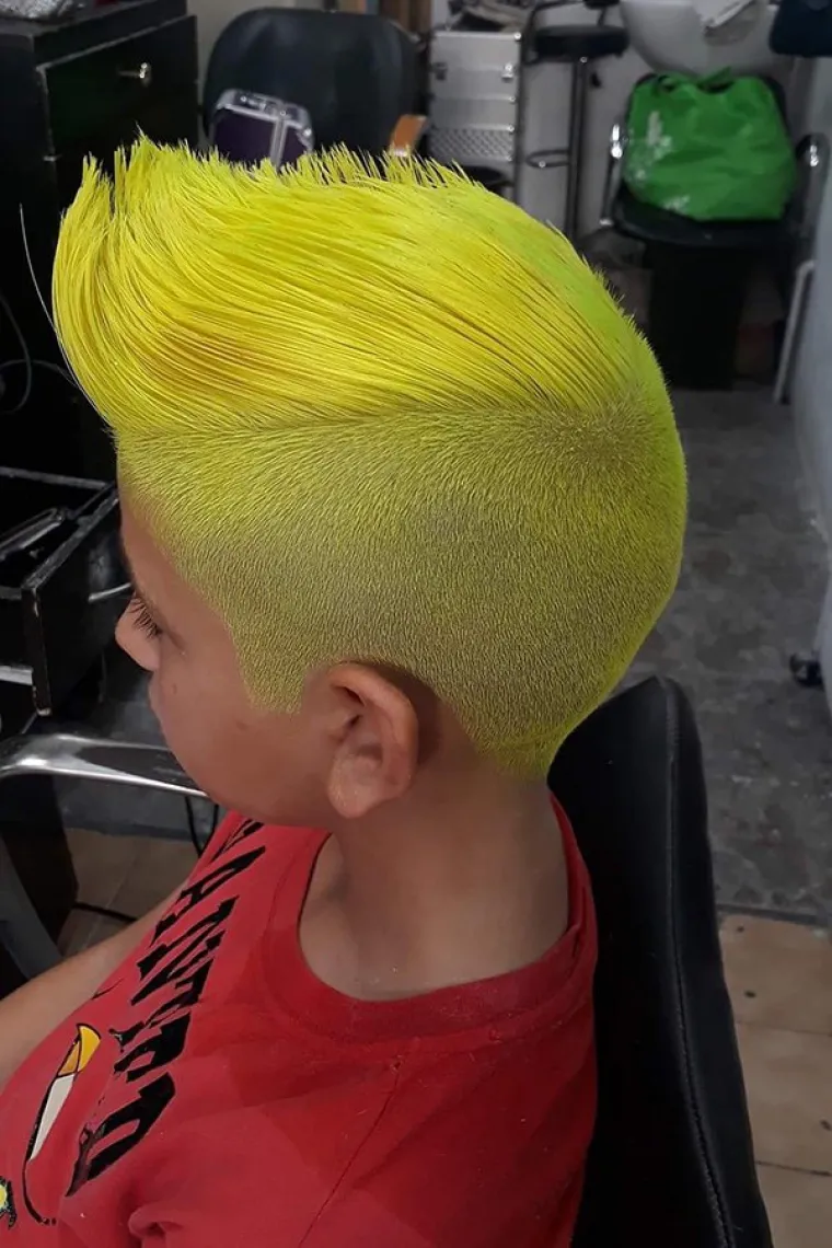 NJIHOVI FRIZERI ZASLUŽUJU ZATVORSKU KAZNU: Obećavamo, ovo su najgore frizure koje ste ikada vidjeli