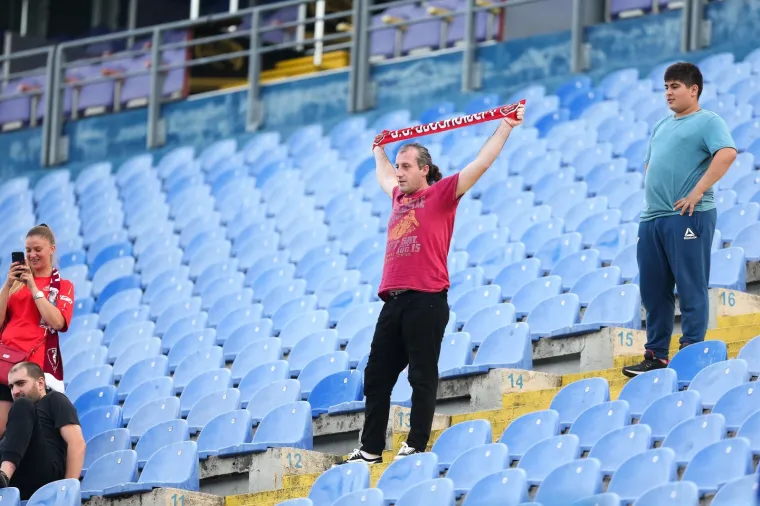 TUGA I JAD U MAKSIMIRU: Modri pred sablazno praznim tribinama igraju za Ligu prvaka