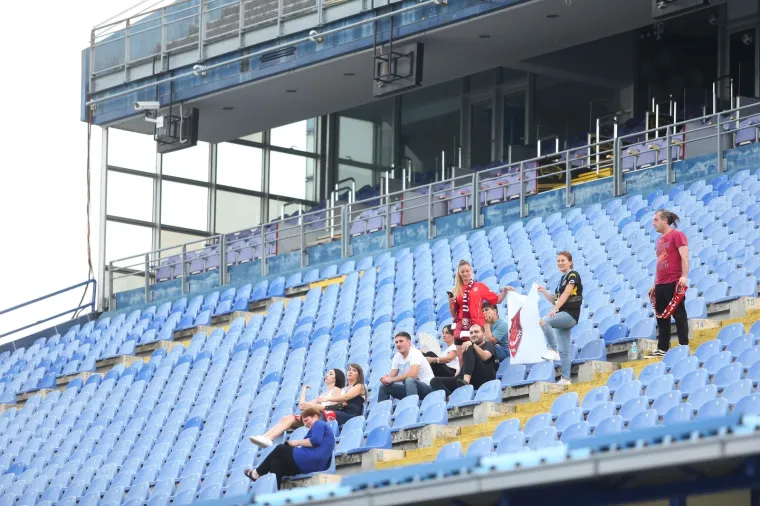 TUGA I JAD U MAKSIMIRU: Modri pred sablazno praznim tribinama igraju za Ligu prvaka