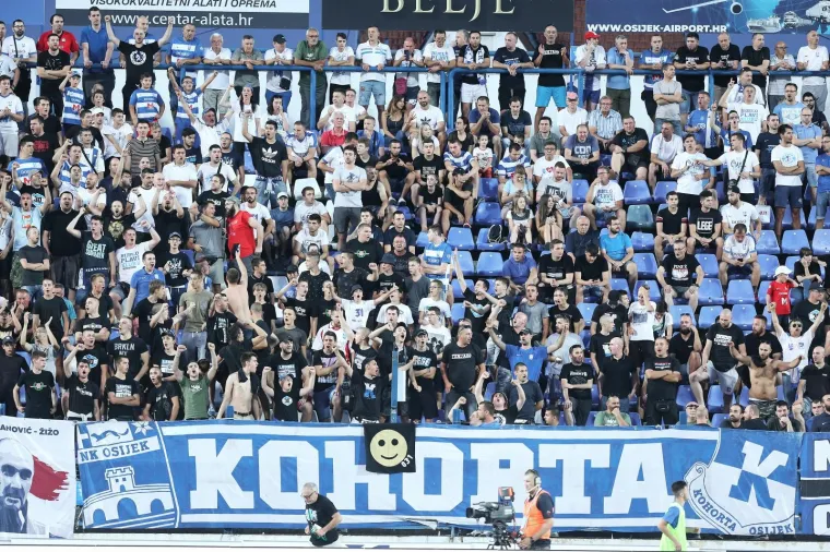 Nogometa&scaron;i Osijeka nisu se uspjeli plasirati u treće pretkolo Europske lige nakon &scaron;to su pred 7.200 gledatelja na stadionu Gradski vrt izgubili od sofijskog CSKA sa 3-4 nakon izvođenja jedanaesteraca.