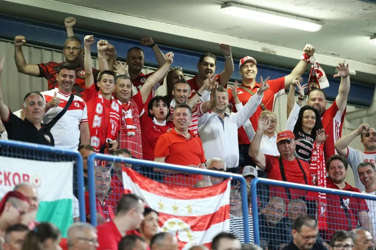 OSIJEK JUNAČKI PAO: Tužna su bila lica, iako su zaslužili i dobili pljesak