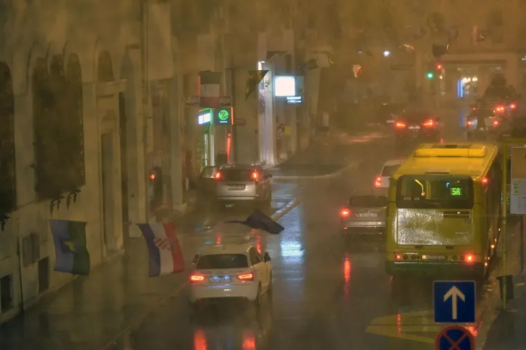 Nevrijeme hara Hrvatskom: Automobili plivaju, voda je do koljena...