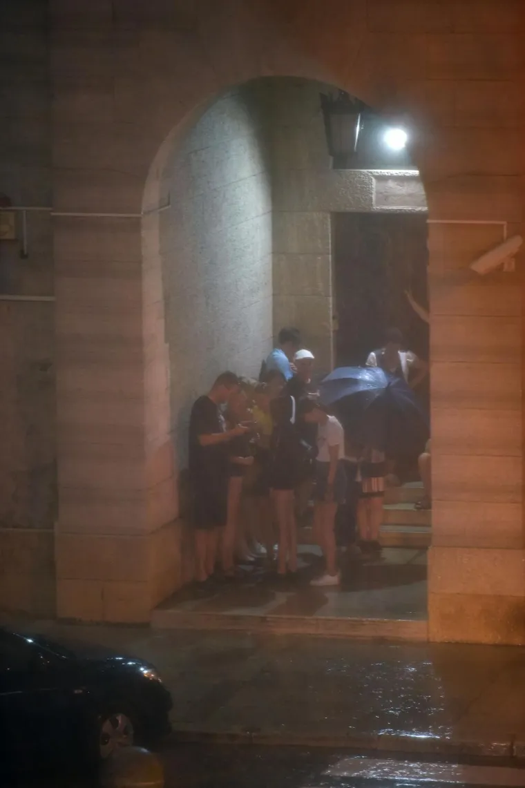 Nevrijeme hara Hrvatskom: Automobili plivaju, voda je do koljena...