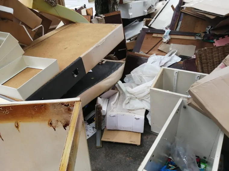 Što se to događa?! Zagreb je zatrpan glomaznim otpadom, pogledajte tu sramotu