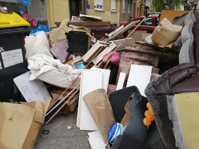 Što se to događa?! Zagreb je zatrpan glomaznim otpadom, pogledajte tu sramotu
