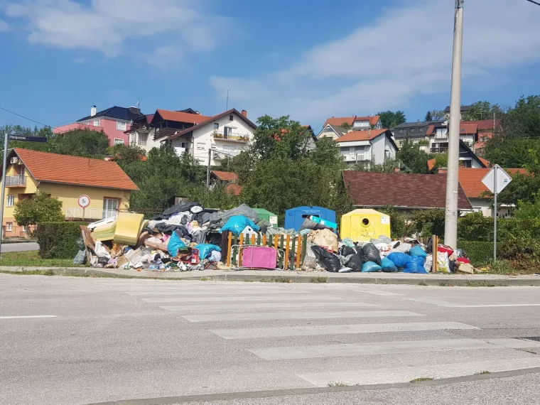 Što se to događa?! Zagreb je zatrpan glomaznim otpadom, pogledajte tu sramotu