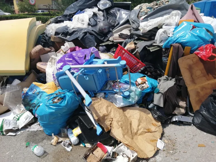 &Scaron;to se to događa?! Zagreb je zatrpan glomaznim otpadom, pogledajte tu sramotu