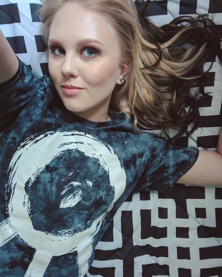 Lily Rader  
instagram.com/thereallilyrader/