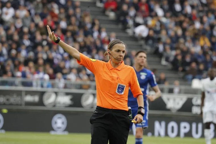 Pomoć će joj pružati Manuela Nicolosi (Francuska) i Michelle O&rsquo;Neal (Irska), dok će četvrti sudac biti Cuneyt Cakir (Turska) FOTO: Profimedia, Abaca Press