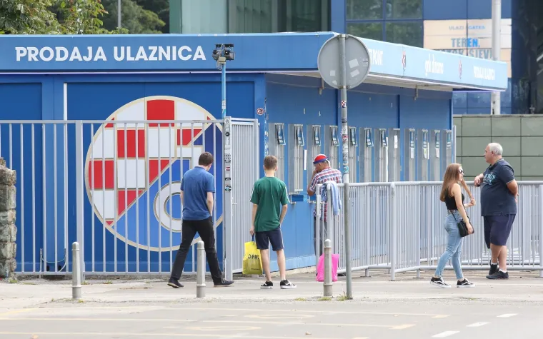 DINAMO RIJETKO KOGA ZANIMA: Mađari razgrabili ulaznice za Modre, a pogledajte jad i tugu ispred Maksimira