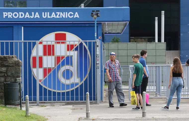 DINAMO RIJETKO KOGA ZANIMA: Mađari razgrabili ulaznice za Modre, a pogledajte jad i tugu ispred Maksimira