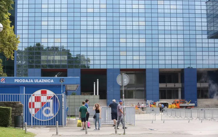 DINAMO RIJETKO KOGA ZANIMA: Mađari razgrabili ulaznice za Modre, a pogledajte jad i tugu ispred Maksimira
