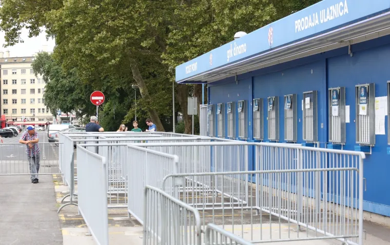 DINAMO RIJETKO KOGA ZANIMA: Mađari razgrabili ulaznice za Modre, a pogledajte jad i tugu ispred Maksimira