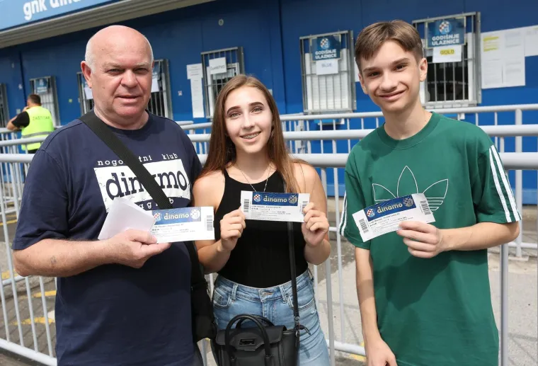 DINAMO RIJETKO KOGA ZANIMA: Mađari razgrabili ulaznice za Modre, a pogledajte jad i tugu ispred Maksimira