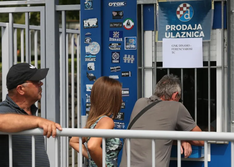 DINAMO RIJETKO KOGA ZANIMA: Mađari razgrabili ulaznice za Modre, a pogledajte jad i tugu ispred Maksimira