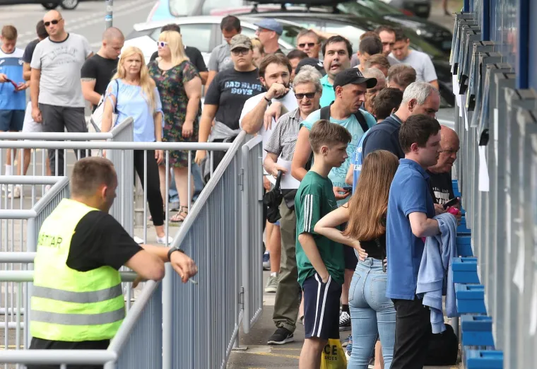 DINAMO RIJETKO KOGA ZANIMA: Mađari razgrabili ulaznice za Modre, a pogledajte jad i tugu ispred Maksimira