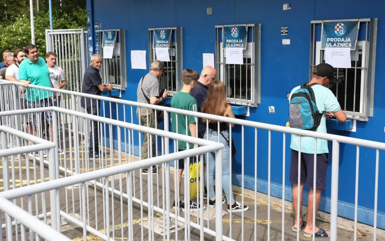 DINAMO RIJETKO KOGA ZANIMA: Mađari razgrabili ulaznice za Modre, a pogledajte jad i tugu ispred Maksimira