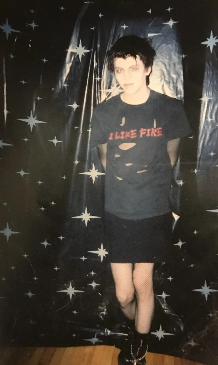 Svi imaju neke stare fotografije kojih se srame. Tadašnja moda danas je smiješna, a tek čudne adolescentske faze  u kojima ste mislili da ste ultimativna faca... Ovi su ljudi svoju sramotu podijelili s cijelim svijetom.