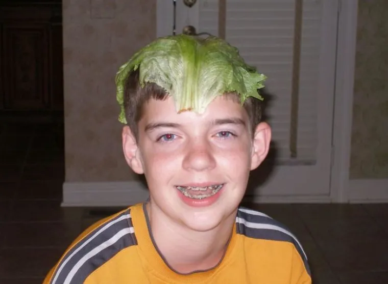 JESU LI IMALI OGLEDALO? Ljudi objavljuju svoje najsramotnije fotografije iz pro&scaron;losti, nasmijat će vas do suza