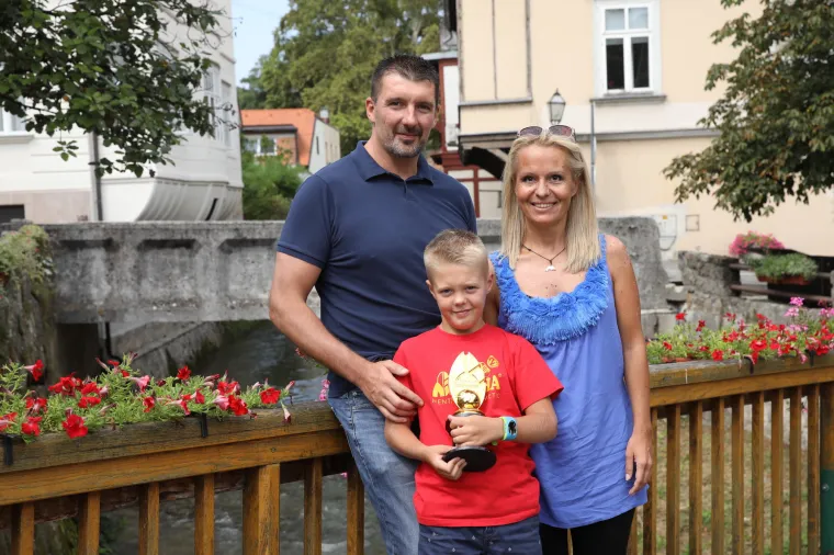 U Samoboru je održan svečani doček Patrika Čudića, dvostrukog prvaka svijeta u mentalnoj aritmetici - Aloha. Prije dva tjedna Patrik je zlatom ovjenčan na svjetskom prvenstvu u Kini.