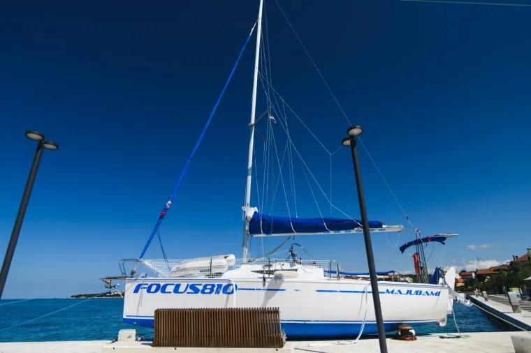 Petrčane - Nevrijeme izbacilo jedrilicu na mol