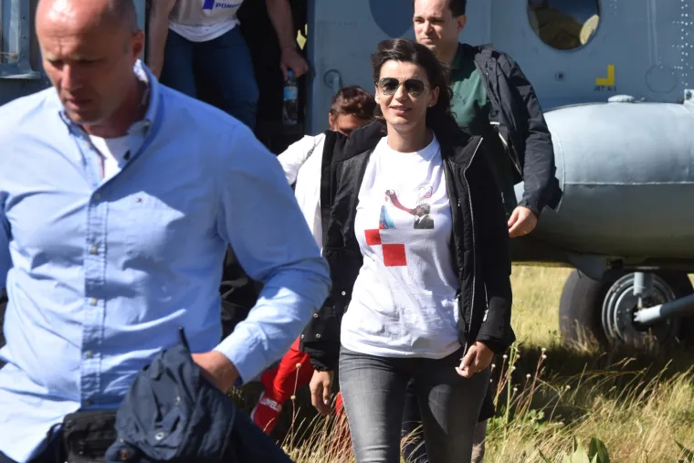 Svečano otkrivanje Spomenika Domovini na 1656 metara nadmorske visine koje nosi ime po preminulom branitelju Dragi Grubaču. Spomenik su otkrila djeca branitelja.