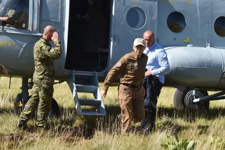 Svečano otkrivanje Spomenika Domovini na 1656 metara nadmorske visine koje nosi ime po preminulom branitelju Dragi Grubaču. Spomenik su otkrila djeca branitelja.