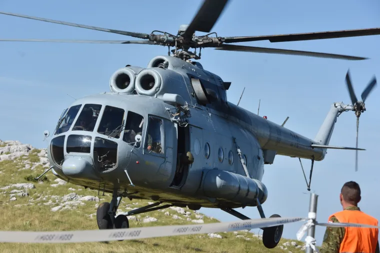 Svečano otkrivanje Spomenika Domovini na 1656 metara nadmorske visine koje nosi ime po preminulom branitelju Dragi Grubaču. Spomenik su otkrila djeca branitelja.