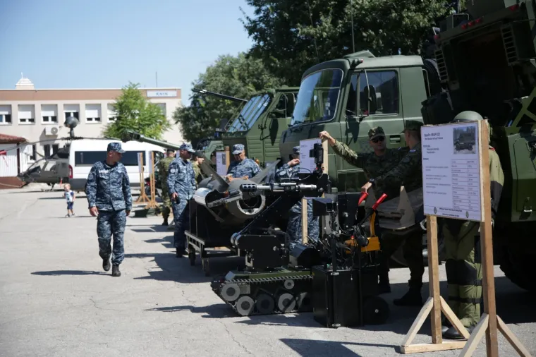 Taktičko tehnički zbor naoružanja i opreme na parkirali&scaron;tu kod Autobusnog kolodvora, povodom proslave Dana pobjede i domovinske zahvalnosti te Dana hrvatskih branitelja