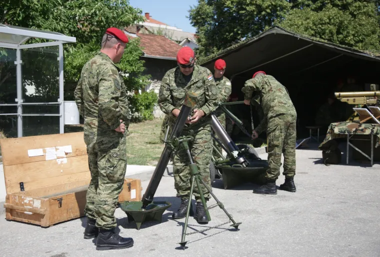 Taktičko tehnički zbor naoružanja i opreme na parkirali&scaron;tu kod Autobusnog kolodvora, povodom proslave Dana pobjede i domovinske zahvalnosti te Dana hrvatskih branitelja