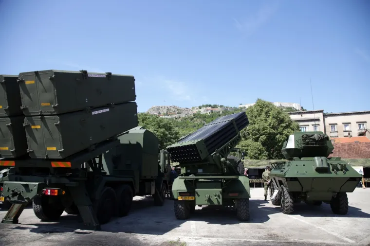 Taktičko tehnički zbor naoružanja i opreme na parkirali&scaron;tu kod Autobusnog kolodvora, povodom proslave Dana pobjede i domovinske zahvalnosti te Dana hrvatskih branitelja