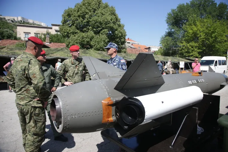 Taktičko tehnički zbor naoružanja i opreme na parkirali&scaron;tu kod Autobusnog kolodvora, povodom proslave Dana pobjede i domovinske zahvalnosti te Dana hrvatskih branitelja