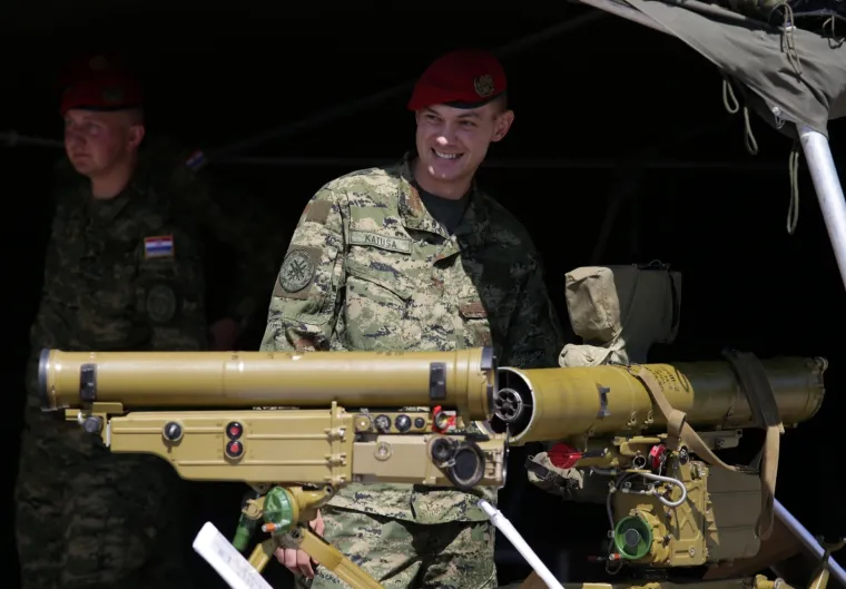 Taktičko tehnički zbor naoružanja i opreme na parkirali&scaron;tu kod Autobusnog kolodvora, povodom proslave Dana pobjede i domovinske zahvalnosti te Dana hrvatskih branitelja