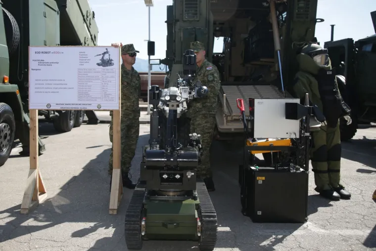 Taktičko tehnički zbor naoružanja i opreme na parkirali&scaron;tu kod Autobusnog kolodvora, povodom proslave Dana pobjede i domovinske zahvalnosti te Dana hrvatskih branitelja