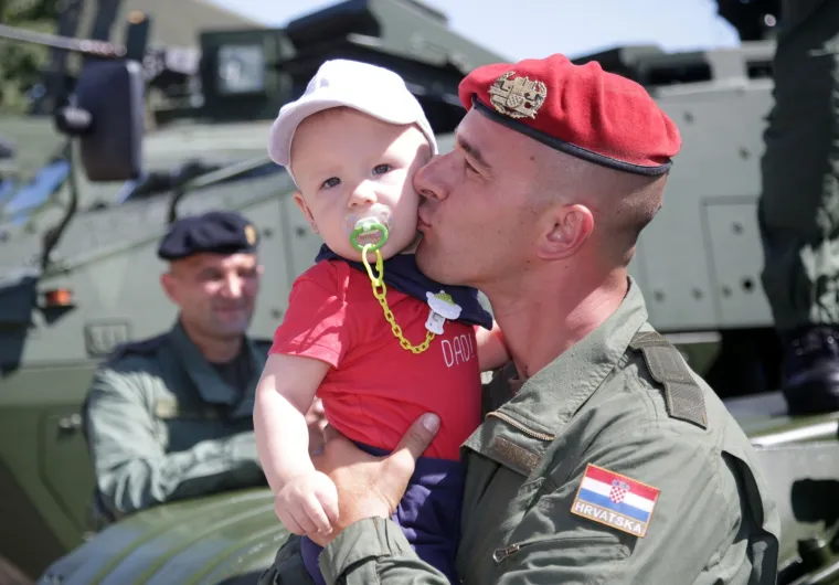 Taktičko tehnički zbor naoružanja i opreme na parkirali&scaron;tu kod Autobusnog kolodvora, povodom proslave Dana pobjede i domovinske zahvalnosti te Dana hrvatskih branitelja