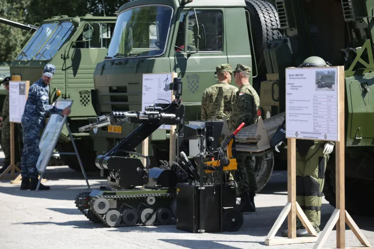 Taktičko tehnički zbor naoružanja i opreme na parkirali&scaron;tu kod Autobusnog kolodvora, povodom proslave Dana pobjede i domovinske zahvalnosti te Dana hrvatskih branitelja