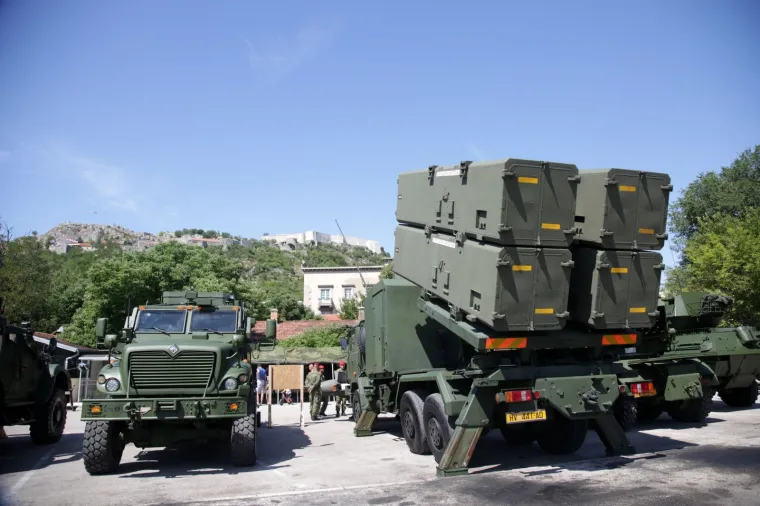 Taktičko tehnički zbor naoružanja i opreme na parkirali&scaron;tu kod Autobusnog kolodvora, povodom proslave Dana pobjede i domovinske zahvalnosti te Dana hrvatskih branitelja