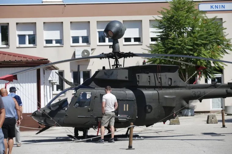 Taktičko tehnički zbor naoružanja i opreme na parkirali&scaron;tu kod Autobusnog kolodvora, povodom proslave Dana pobjede i domovinske zahvalnosti te Dana hrvatskih branitelja