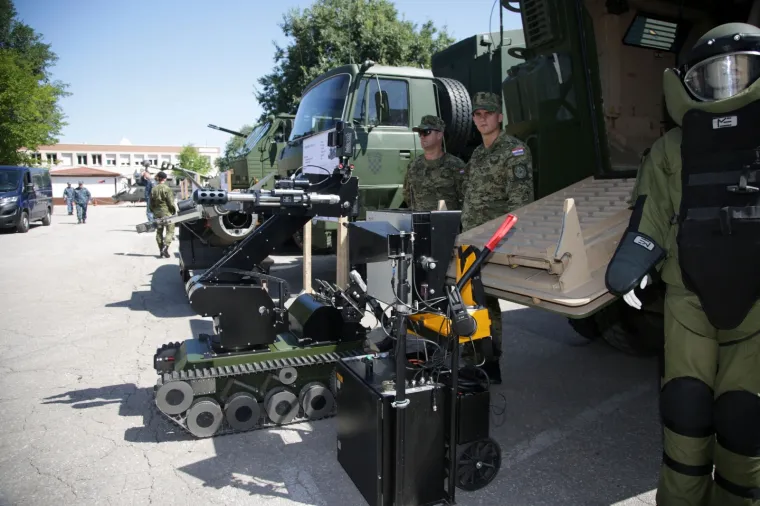 Taktičko tehnički zbor naoružanja i opreme na parkirali&scaron;tu kod Autobusnog kolodvora, povodom proslave Dana pobjede i domovinske zahvalnosti te Dana hrvatskih branitelja