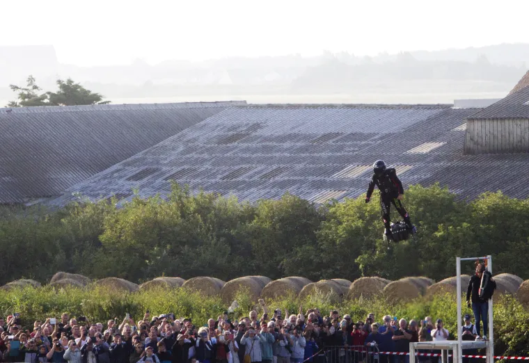 Povijesni uspjeh 'letećeg čovjeka': Sa 190 km/sat uspio je preletjeti La Manche!